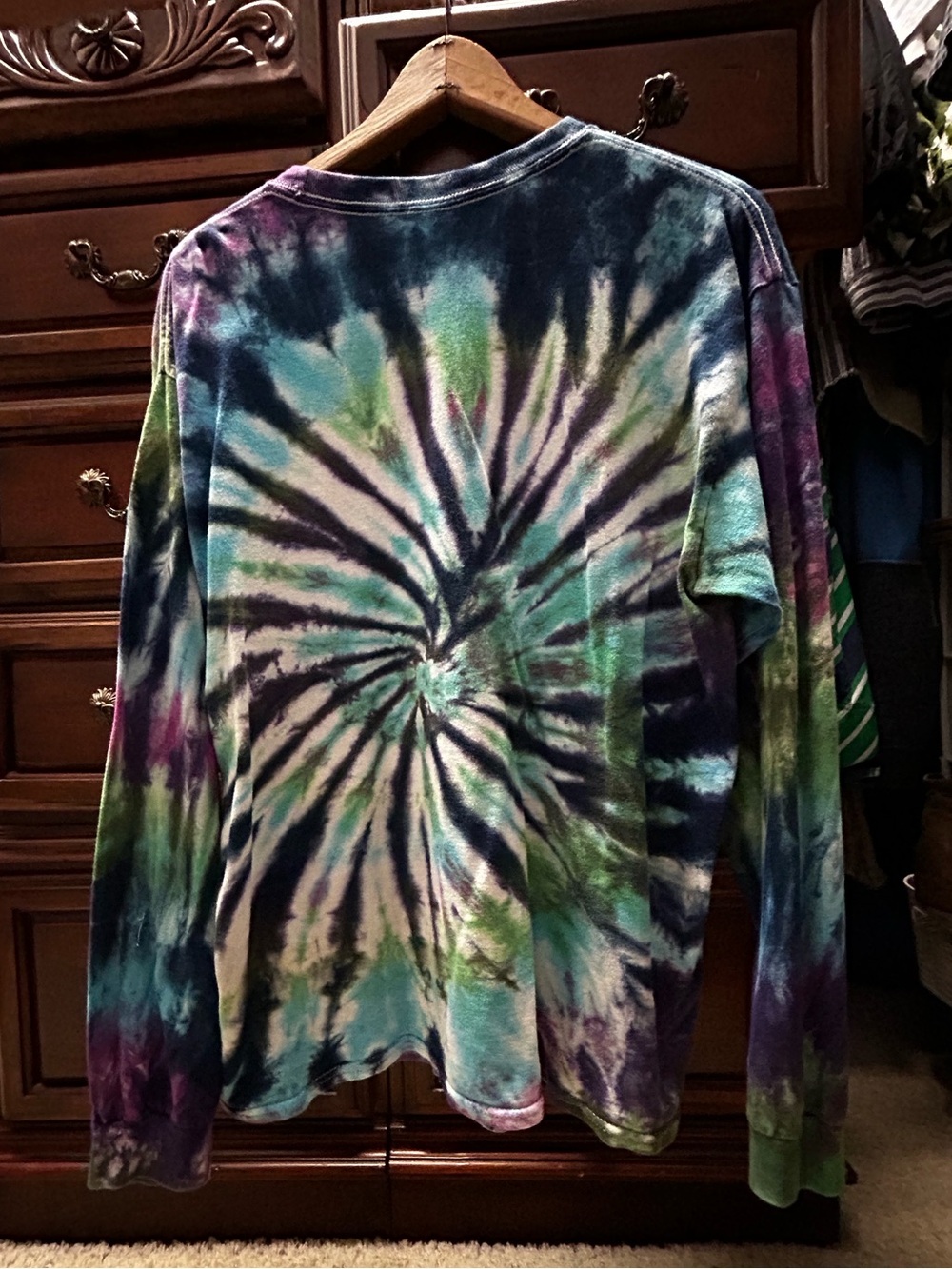Gilden Long Tie Dye Sleeve Cotton Tee. Large. EUC.
